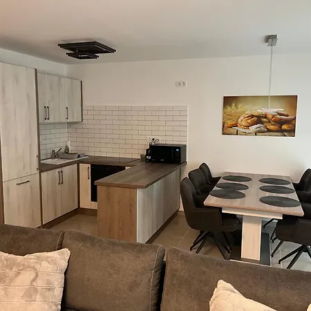 Napfeny Apartman Ll. Šoproň Exteriér fotografie