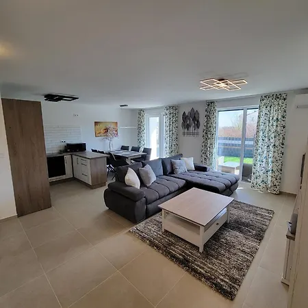 Napfeny Apartman Ll. Šoproň Exteriér fotografie