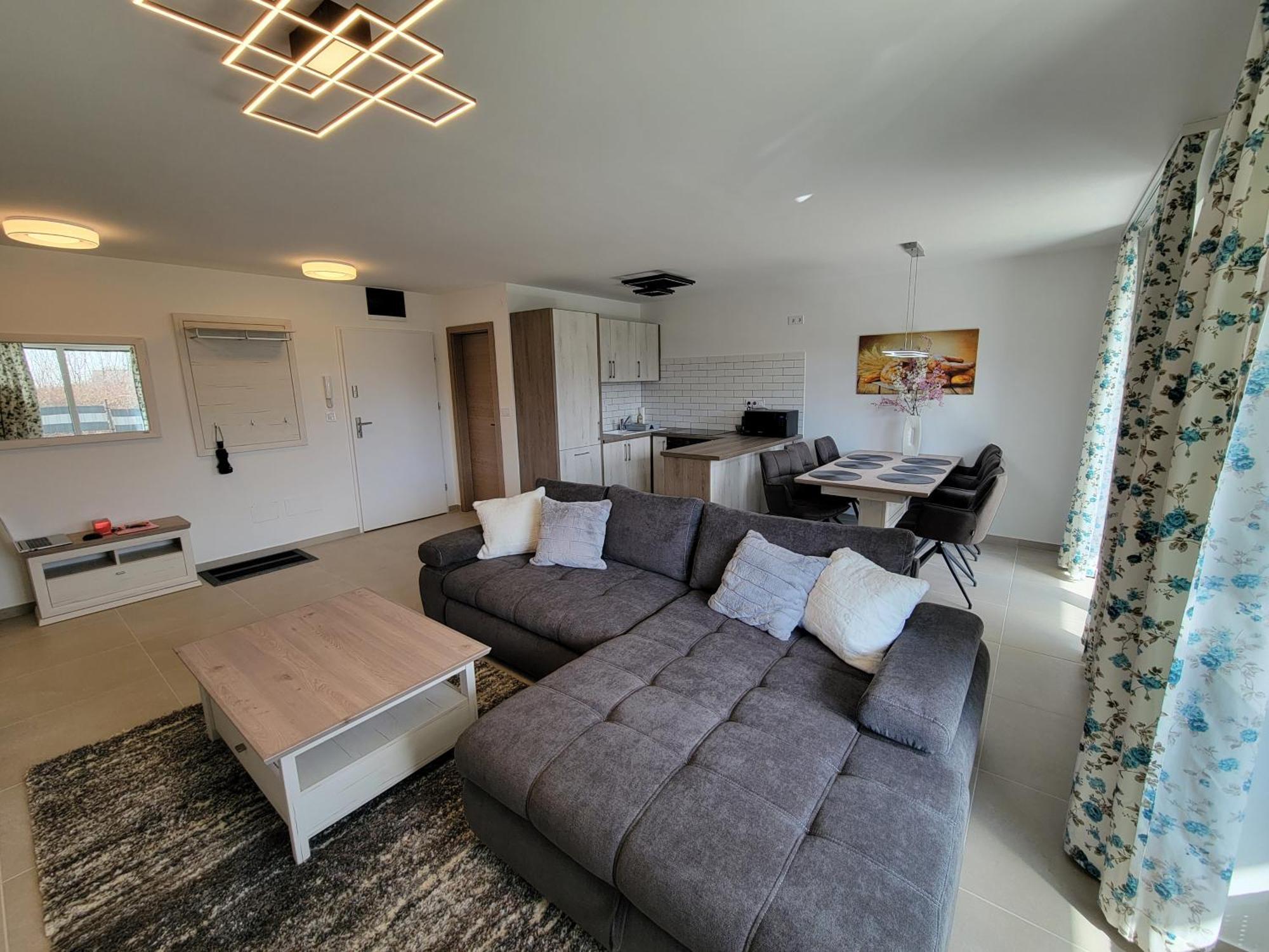 Apartment Napfeny Ll. *